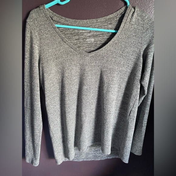 American Eagle long sleeve v-neck shirt - Picture 1 of 2